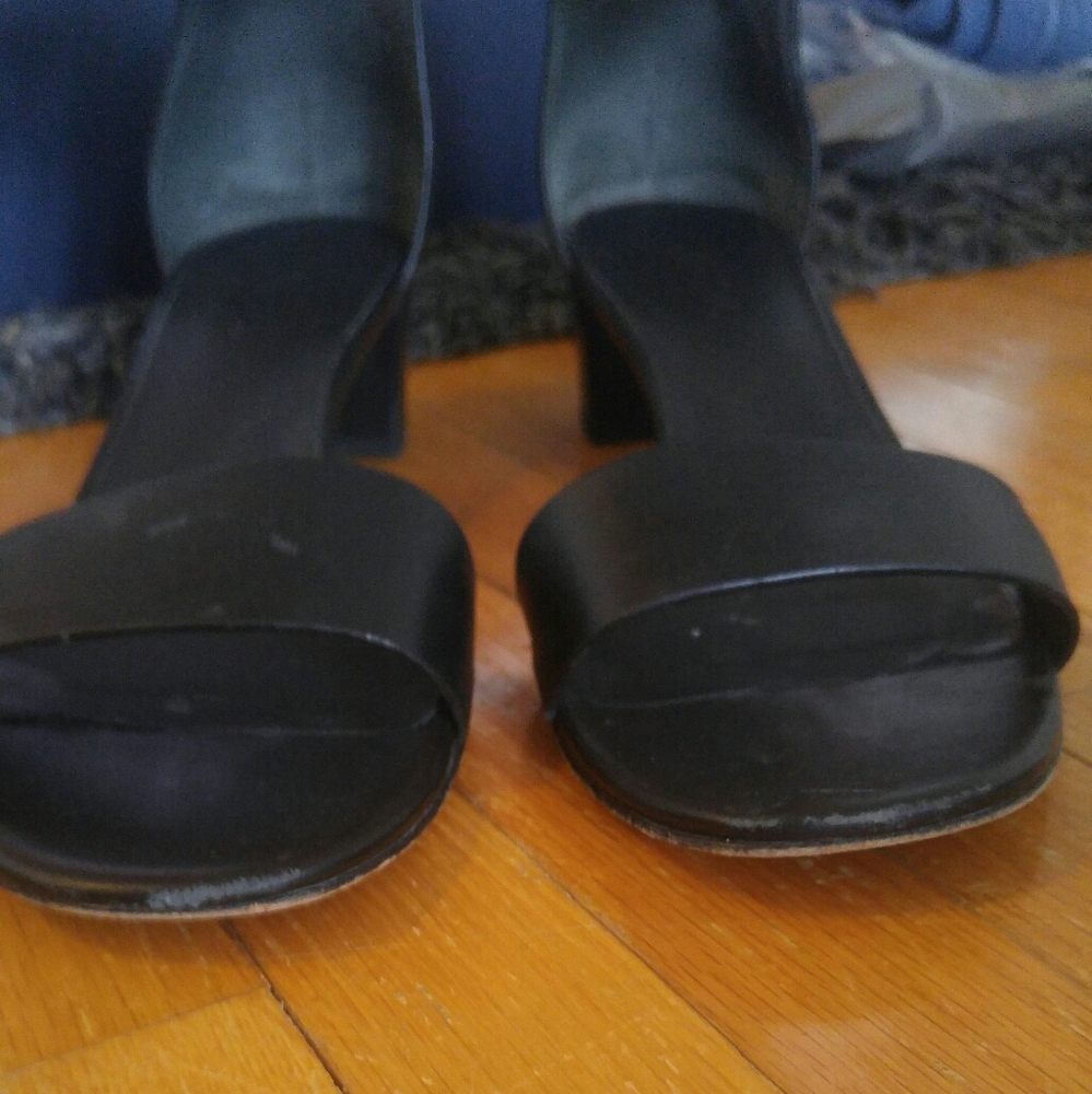 ⛔SOLD⛔ VINCE Black Ankle Strap Block Heel Sandal - Picture 8 of 11